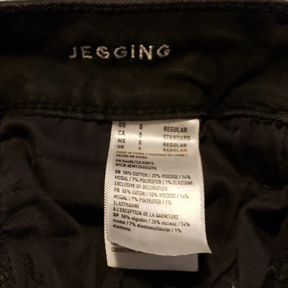 $15 or 2/$20! American Eagle Outfitters Black Jeggings Super Stretch Size 0 - Picture 5 of 9